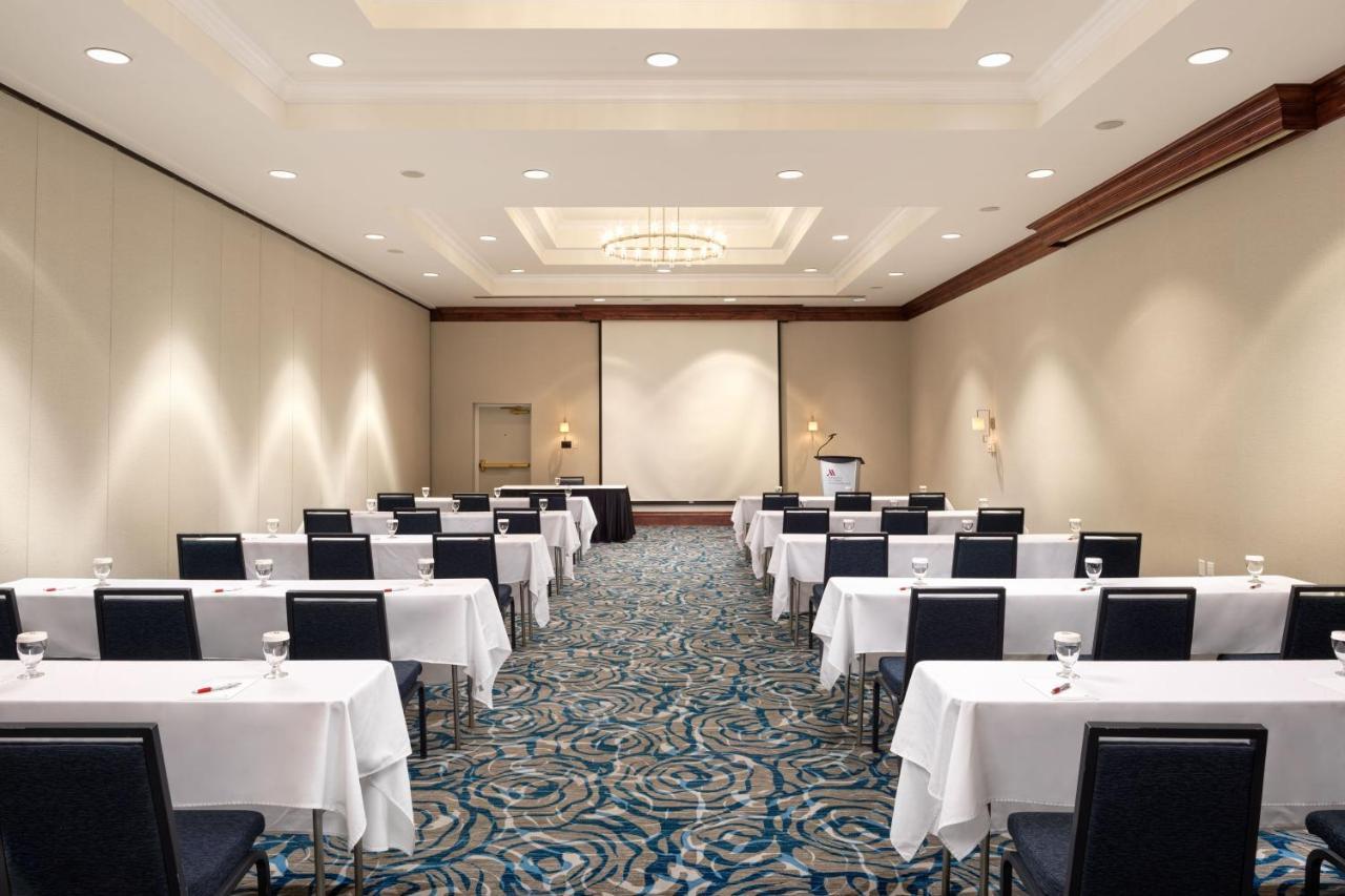 Victoria Marriott Inner Harbour Экстерьер фото