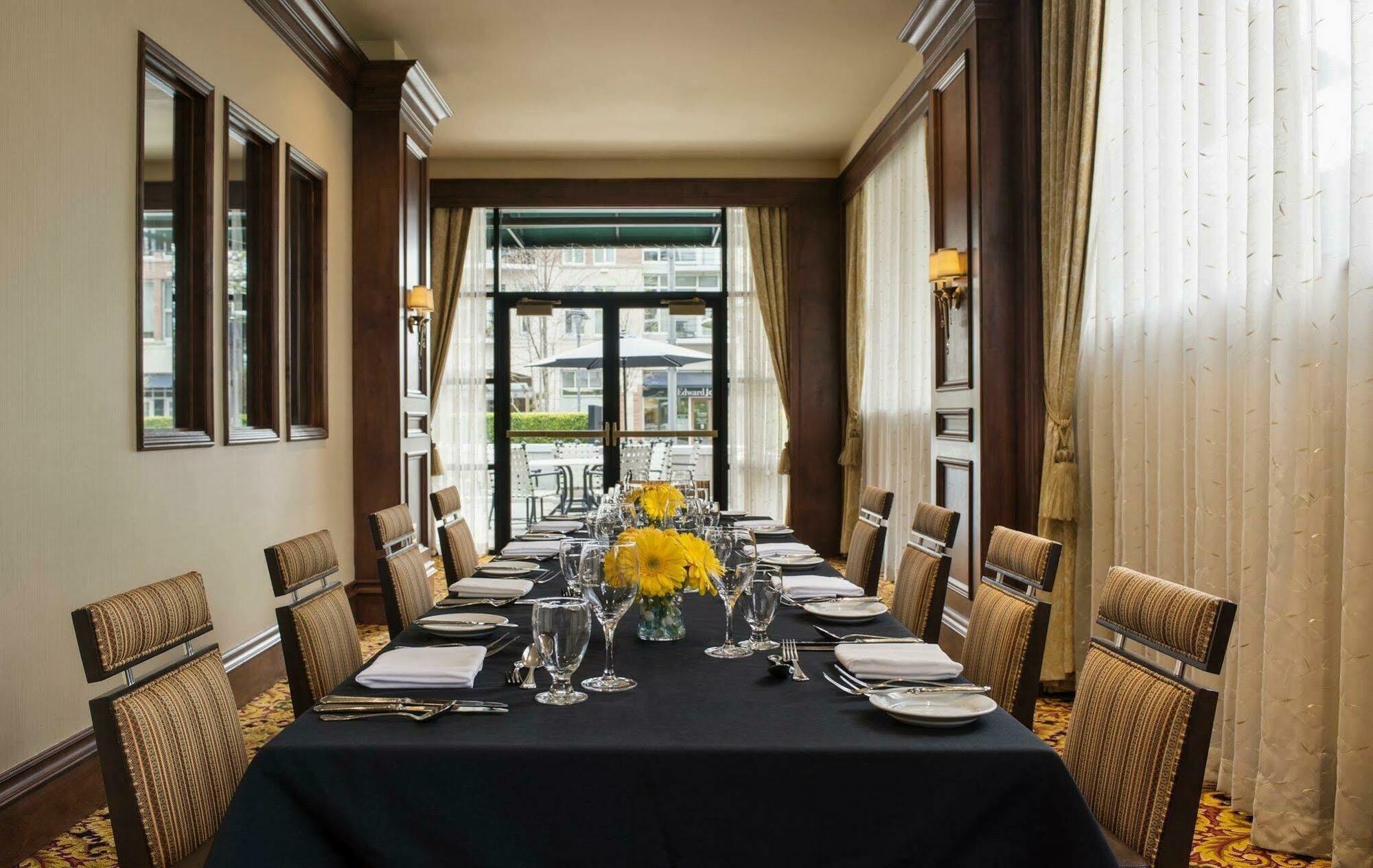 Victoria Marriott Inner Harbour Экстерьер фото