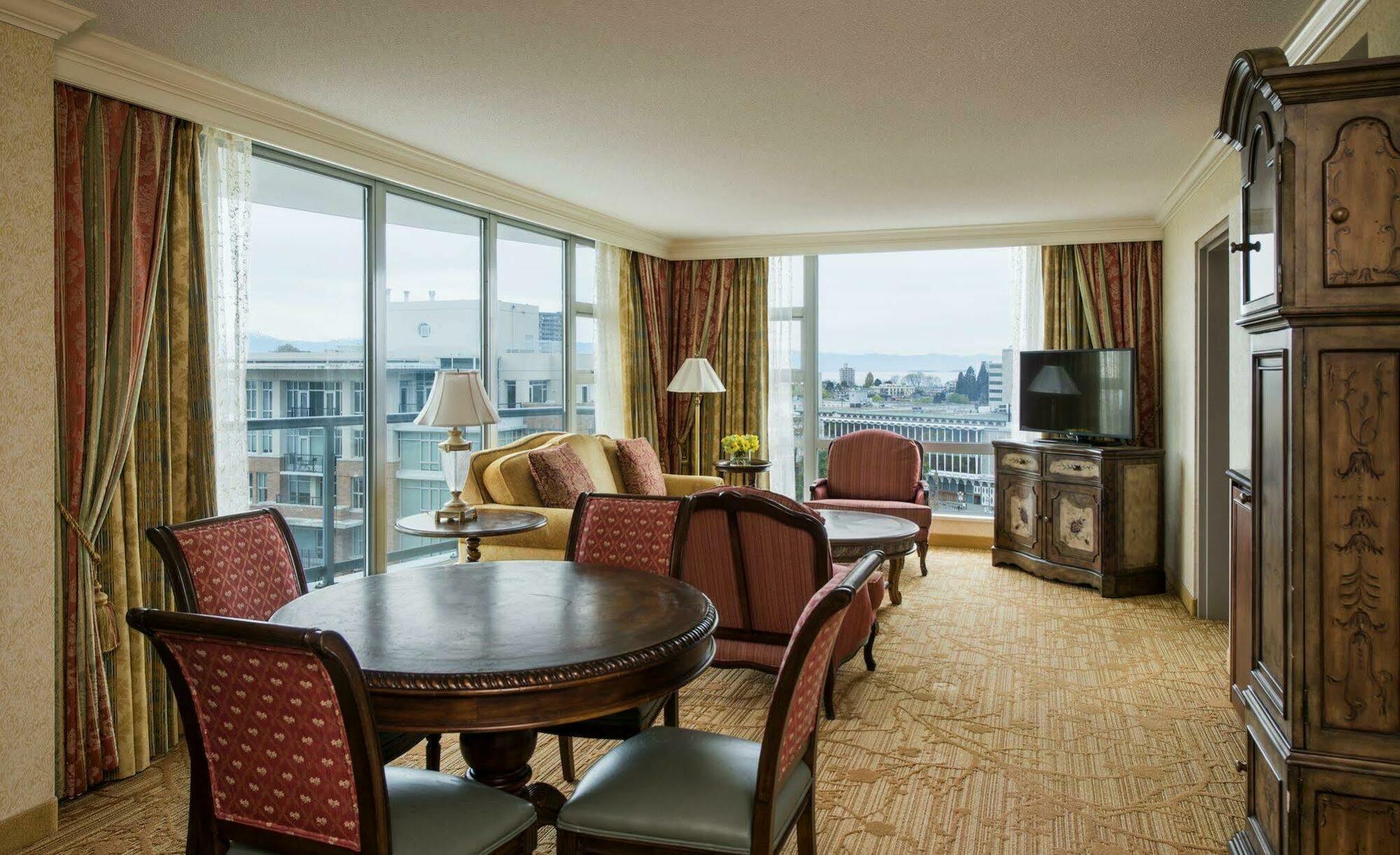 Victoria Marriott Inner Harbour Экстерьер фото
